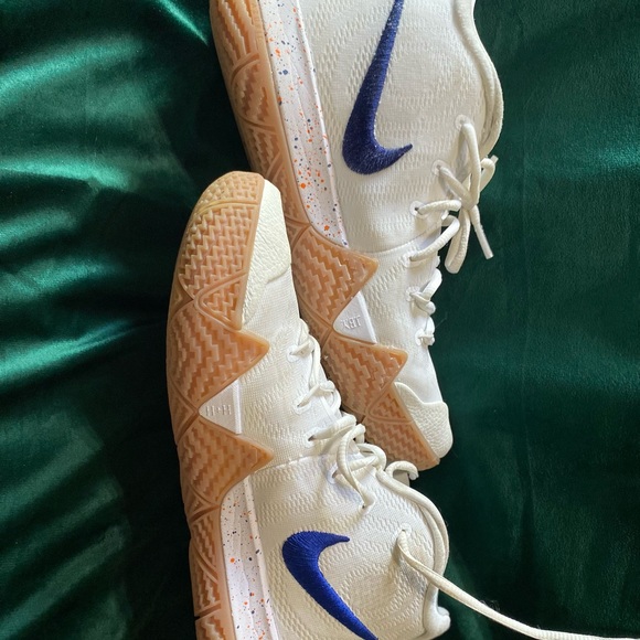 These are very nice they do have some stains but you can barely see !! - Picture 3 of 5